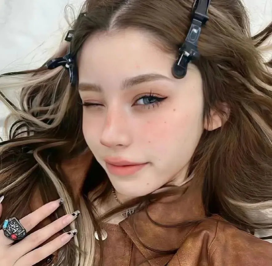 黑色四七 海报